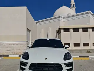 2015 Porsche Macan in Ajman used car